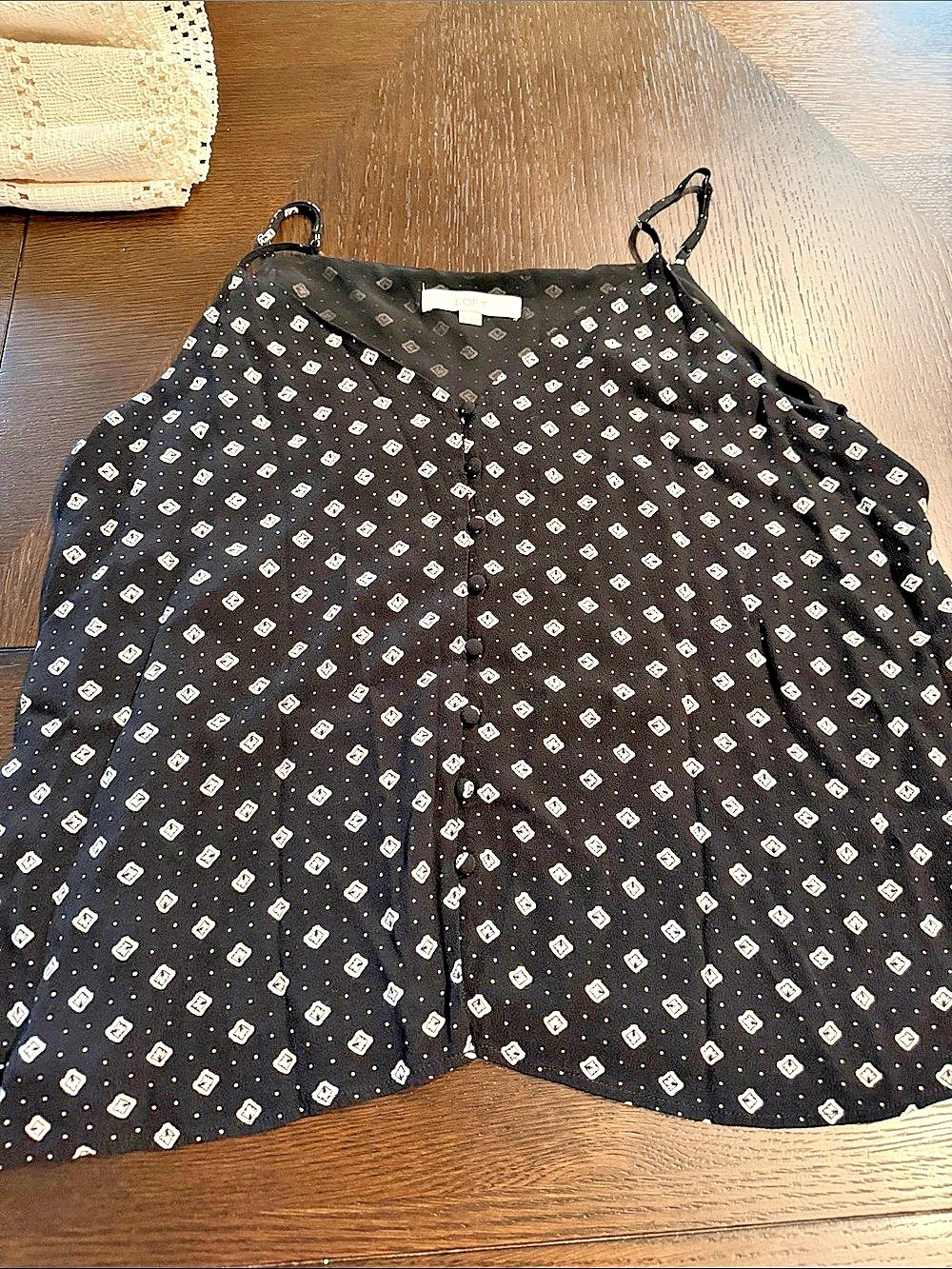 LOFT Geometric Camisole in Black & White Size XL Like New